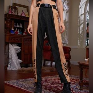 New Nada Rios Letter Graphic Two Tone Buckle Belted Pants NWOT Women’s Small